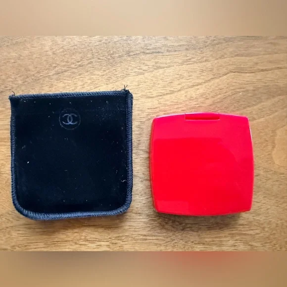 Chanel RED Miroir Double Facettes Double Mirror 
Mirror Duo

NEW in Box. - Picture 8 of 10